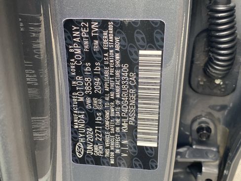 Used 2024 Hyundai Elantra Limited image 30