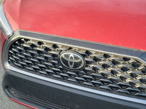 Used 2023 Toyota Corolla Cross XLE image 24