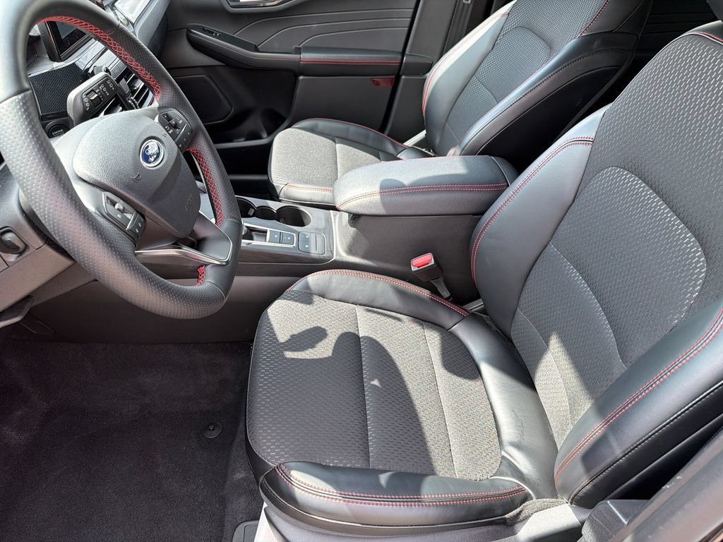 Used 2026 Ford Escape ST-Line FWD image 9