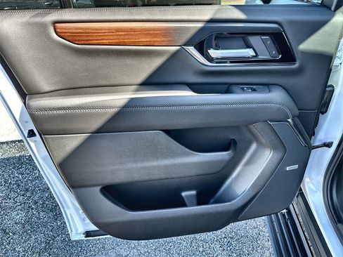 New 2026 GMC Yukon XL Denali w/ Sun & Power Step Package image 15