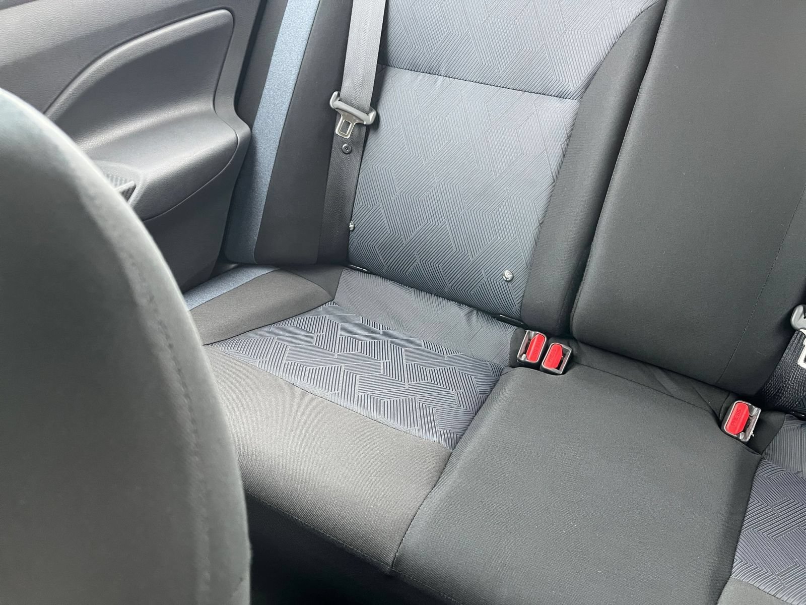 Used 2025 Nissan Versa SV FWD image 38