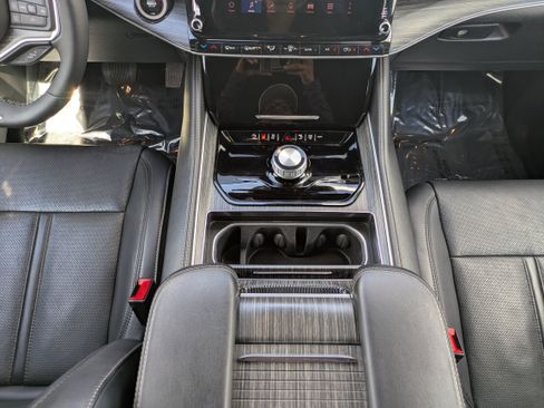 Used 2024 Jeep Wagoneer L Series II image 46