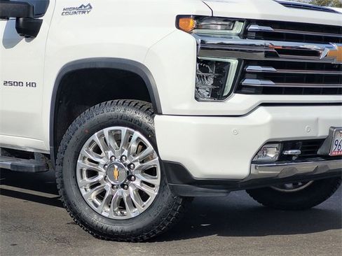 Used 2023 Chevrolet Silverado 2500 High Country w/ Z71 Off-Road Package image 3