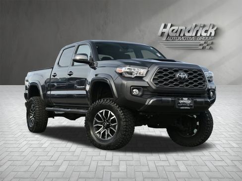 Used 2022 Toyota Tacoma TRD Sport w/ Technology Package image 2