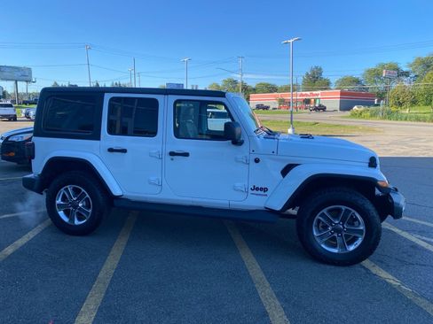 Used 2020 Jeep Wrangler Unlimited Sahara AWD/4WD image 7