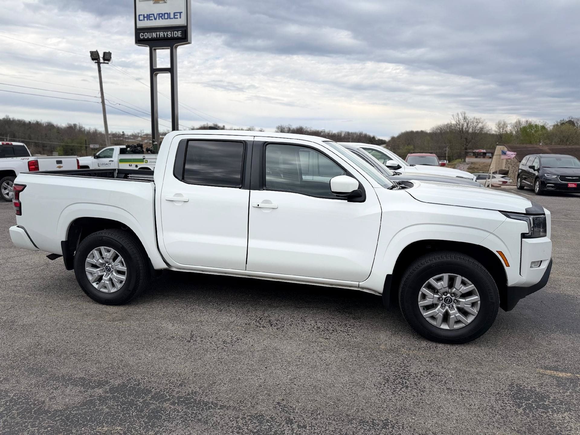 Used 2023 Nissan Frontier SV w/ SV Convenience Package AWD/4WD image 2