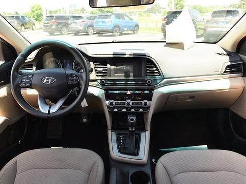 Used 2020 Hyundai Elantra SE FWD image 7