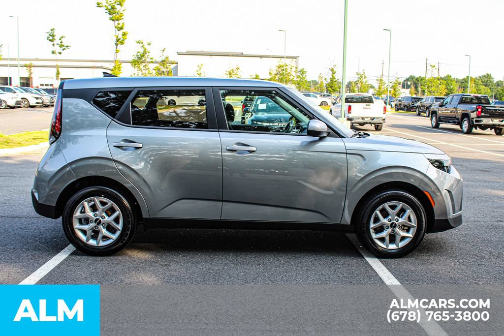 Used 2025 Kia Soul LX w/ LX Technology Package FWD image 8