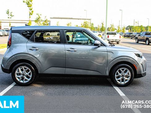 Used 2025 Kia Soul LX w/ LX Technology Package FWD image 8