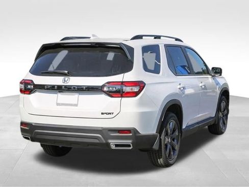 New 2025 Honda Pilot Sport image 4