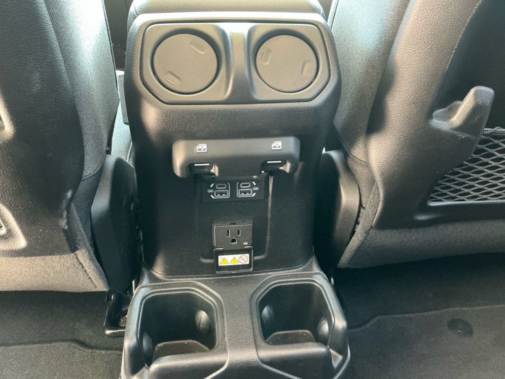 Used 2026 Jeep Wrangler Unlimited Rubicon AWD/4WD image 31