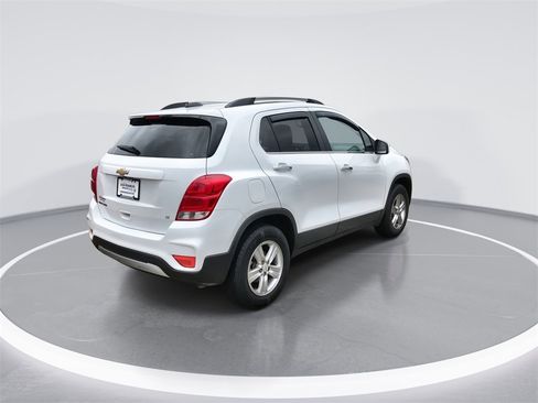 Used 2019 Chevrolet Trax LT w/ LT Convenience Package image 8