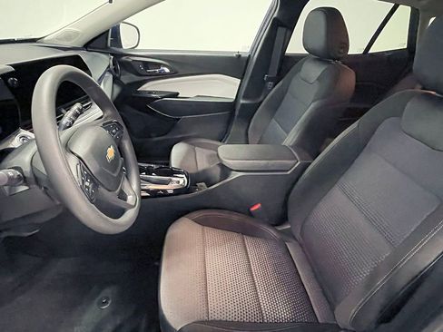 Used 2024 Chevrolet Trax LT image 3