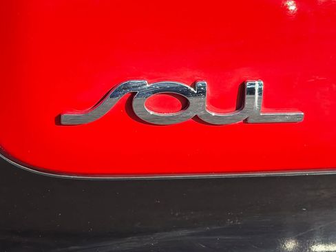 Used 2019 Kia Soul + FWD image 12