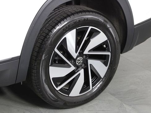 Used 2025 Volkswagen Atlas SE FWD image 12