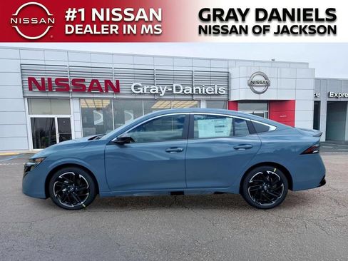 New 2026 Nissan Sentra SR w/ Floor Mat Package FWD image 4