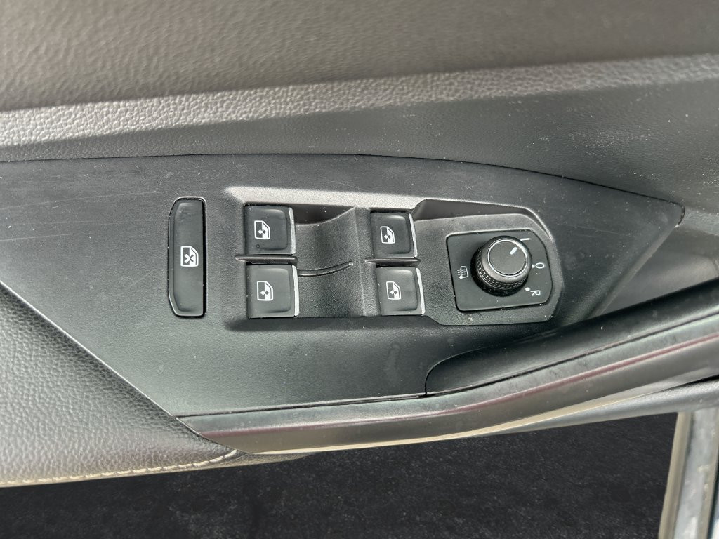 Used 2024 Volkswagen Jetta SE FWD image 13