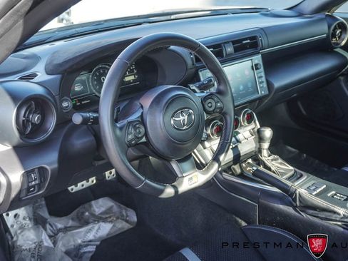 Used 2025 Toyota GR86 Premium image 25