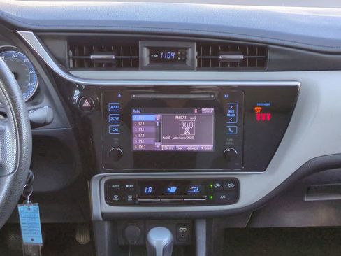 Certified 2018 Toyota Corolla LE image 17