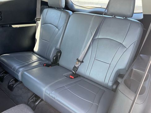 Used 2020 Buick Enclave Essence w/ Sound and Sites Package image 23