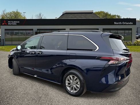 Used 2024 Toyota Sienna XLE image 4