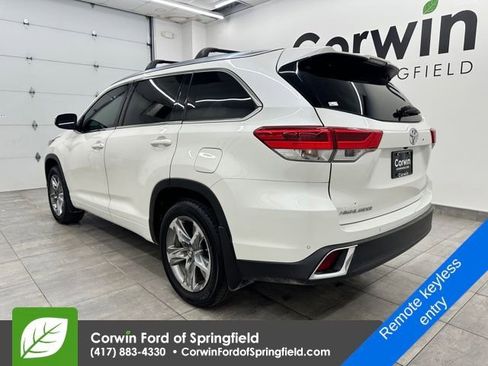 Used 2018 Toyota Highlander Limited Platinum image 3