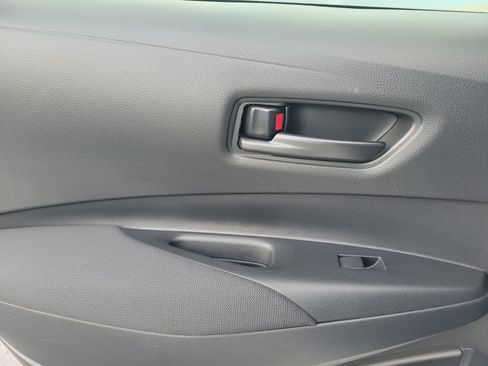 Used 2025 Toyota Corolla LE FWD image 13