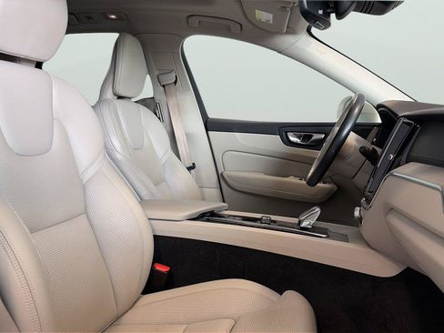 Used 2022 Volvo XC60 B5 Inscription w/ Advanced Package AWD/4WD image 14