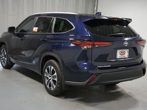 Used 2024 Toyota Highlander XLE image 6