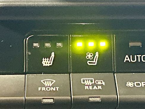Used 2025 Toyota Crown AWD/4WD image 18