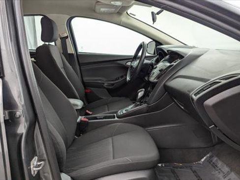 Used 2018 Ford Focus SE w/ SE Appearance Package image 19