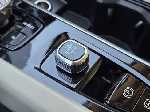 New 2026 Volvo XC60 B5 Ultra w/ Climate Package image 24