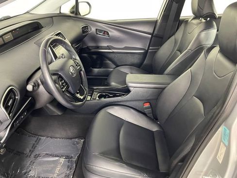 Used 2022 Toyota Prius XLE FWD image 2