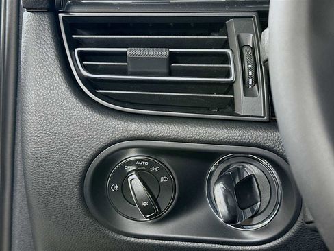 New 2026 Porsche Macan image 14