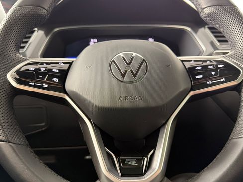 Used 2022 Volkswagen Tiguan SE R-Line image 22