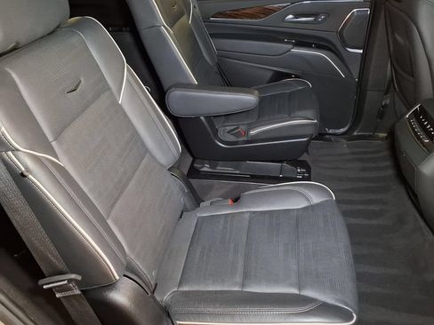 Certified 2024 Cadillac Escalade Premium Luxury AWD/4WD image 23