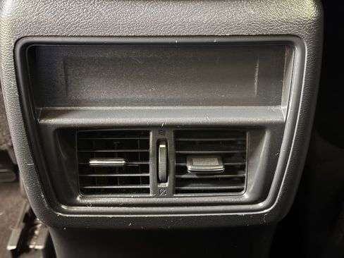 Used 2015 Nissan Murano S image 16