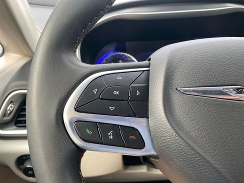Used 2024 Chrysler Pacifica Touring-L FWD image 34