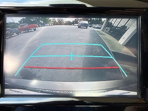 Used 2019 Toyota Camry SE FWD image 5