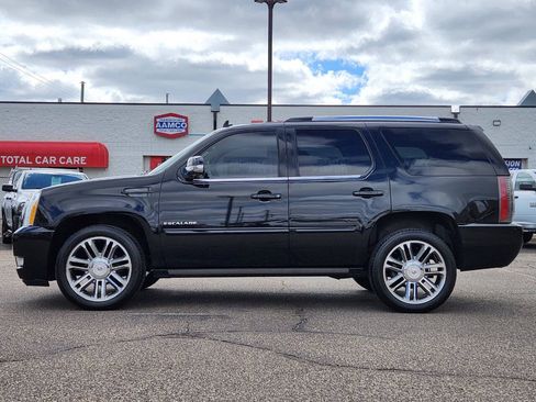 Used 2013 Cadillac Escalade Premium AWD/4WD image 2