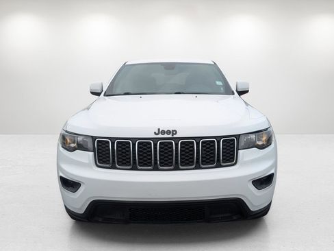 Used 2019 Jeep Grand Cherokee Altitude image 2