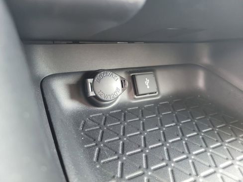 Used 2022 Toyota RAV4 XLE image 21