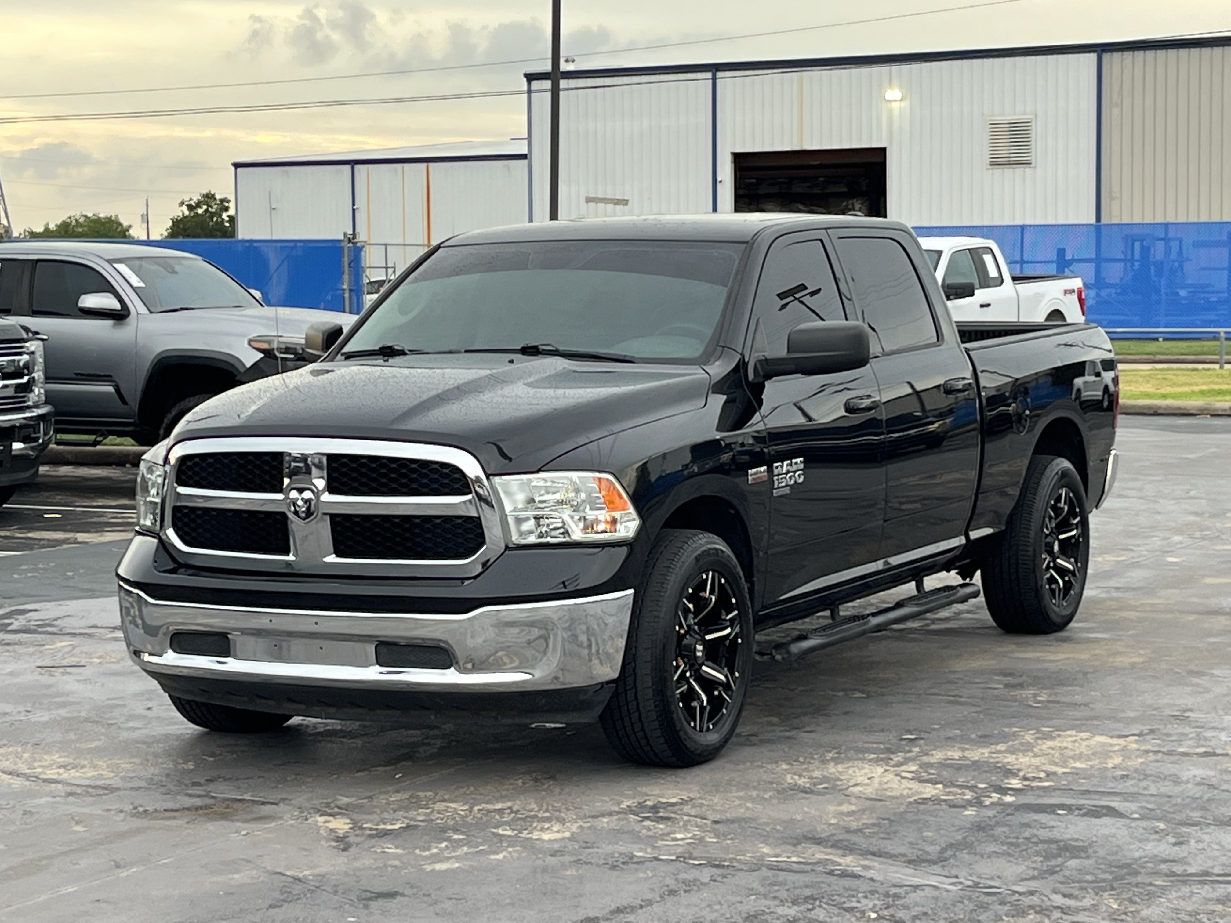 Used 2019 RAM 1500 Classic SLT RWD image 3