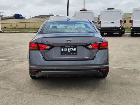 Used 2025 Nissan Altima 2.5 SV FWD image 6