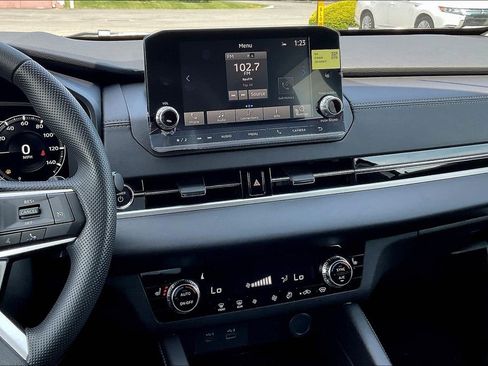 New 2025 Mitsubishi Outlander ES image 7