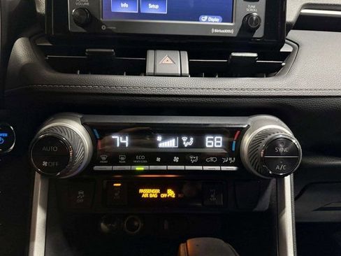 Used 2021 Toyota RAV4 XLE w/ Convenience Package image 20