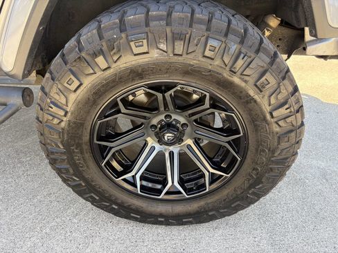 Used 2021 Jeep Wrangler Unlimited Sahara image 16