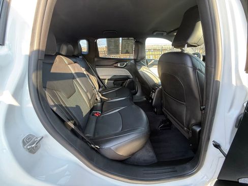 Used 2023 Jeep Compass Latitude image 15