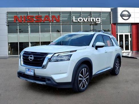 Certified 2024 Nissan Pathfinder Platinum FWD image 1