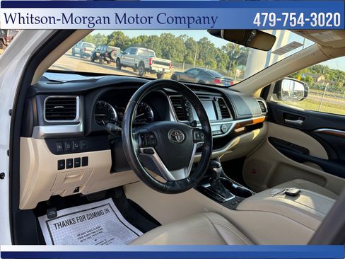 Used 2017 Toyota Highlander Limited Platinum FWD image 10